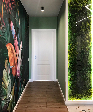 г.Самара. Квартира в стиле неоклассика с яркой прихожей в зеленых тонах